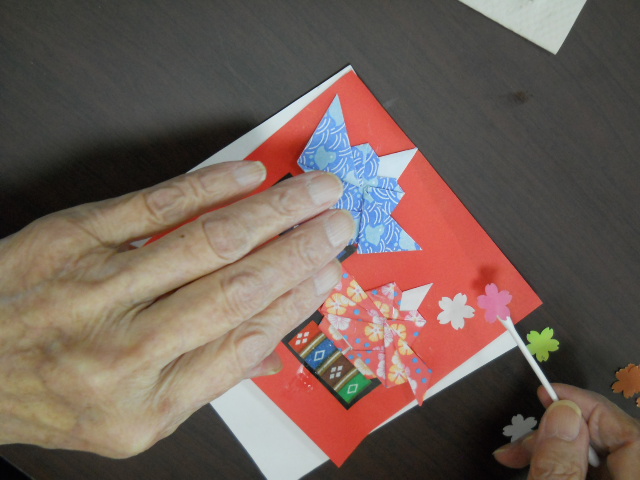 折り紙雛製作中