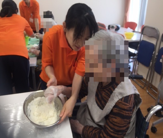 餃子　皮作り.jpg